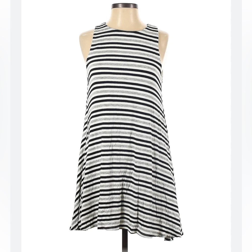 Aina Be Size Medium Woman's Gray Black White Striped Sleeveless Shift Dress